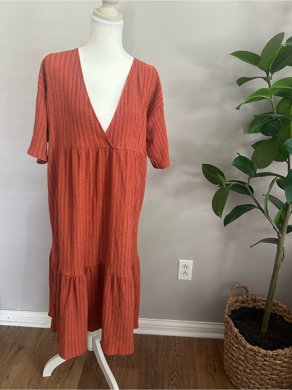 NWT ZARA Rust V-Neck Tiered  Dress